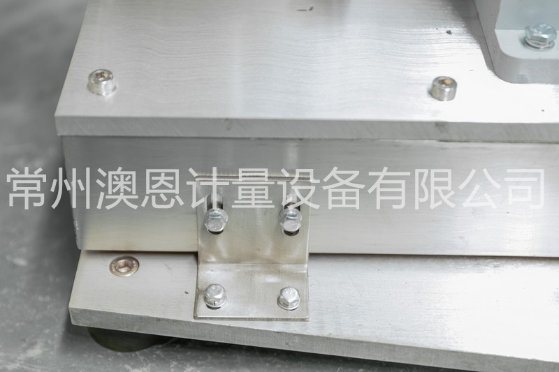 運輸鎖扣，保證傳感器運輸過程中的安全